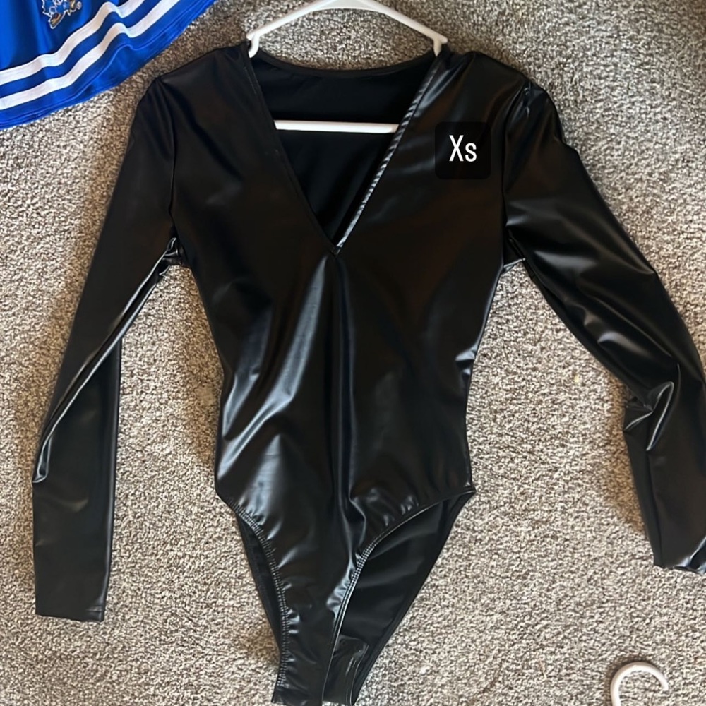 Clothes - Picture 4 of 5